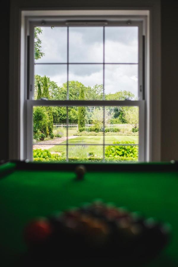 Large Country House - Hot Tub - Pool Table - Bbq - 5 Bedrooms - Log Burner Three Legged Cross Екстериор снимка