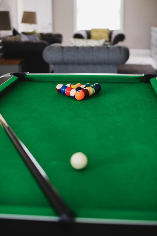 Large Country House - Hot Tub - Pool Table - Bbq - 5 Bedrooms - Log Burner Three Legged Cross Екстериор снимка